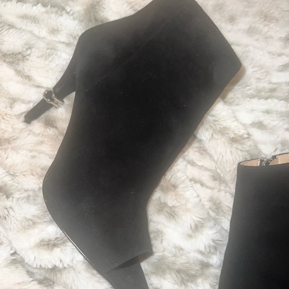 Coach Heels - Picture 3 of 10